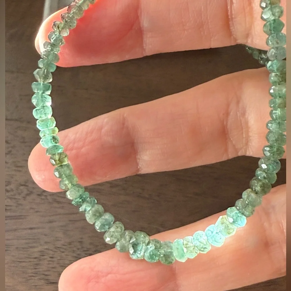 Faceted natural emerald bead necklace - Picture 2 of 14